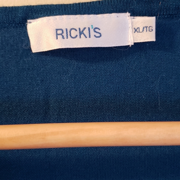 Teal short sleeved dressy knit with boxy neckline. Sort gentle knit - Picture 3 of 6